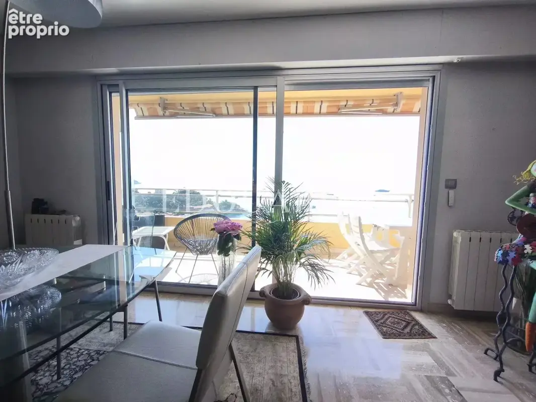 Aux portes de la Principauté de Monaco, superbe trois pièces à vendre avec terrasse et magnifique vue mer - photo 9