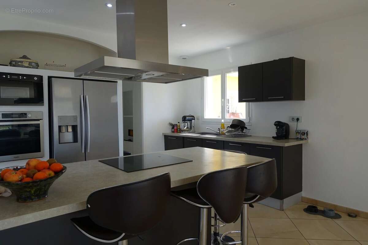 Maison à LA CHAPELLE-DE-GUINCHAY