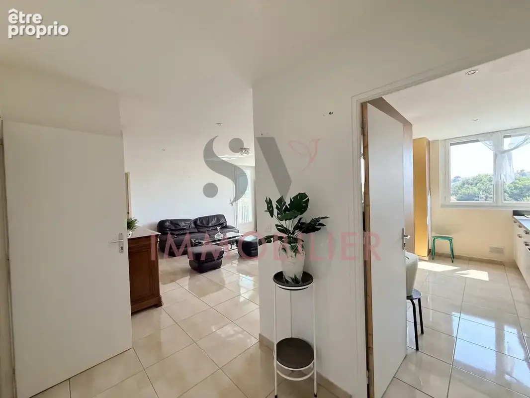 Béziers   t3 lumineux avec loggia et box - photo 4