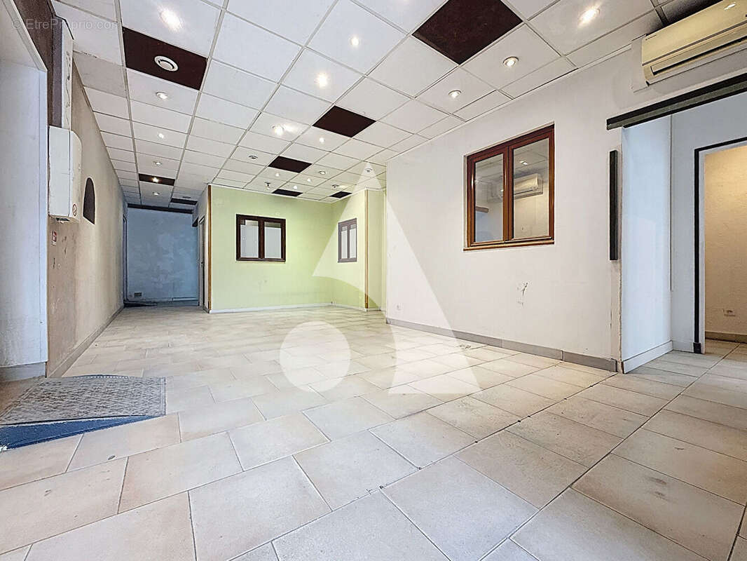 Commerce à VALLAURIS