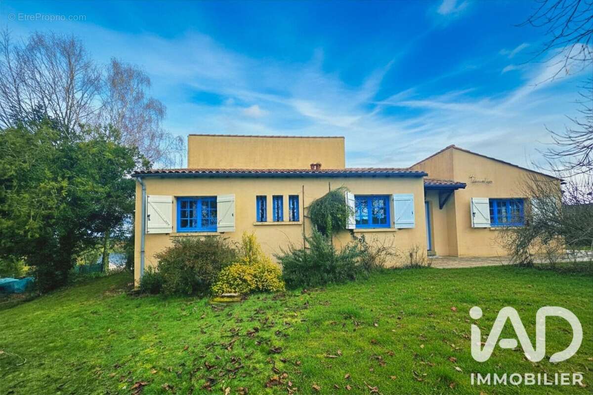 Maison 153 m² à Saint-Hilaire-Bonneval  - photo 8