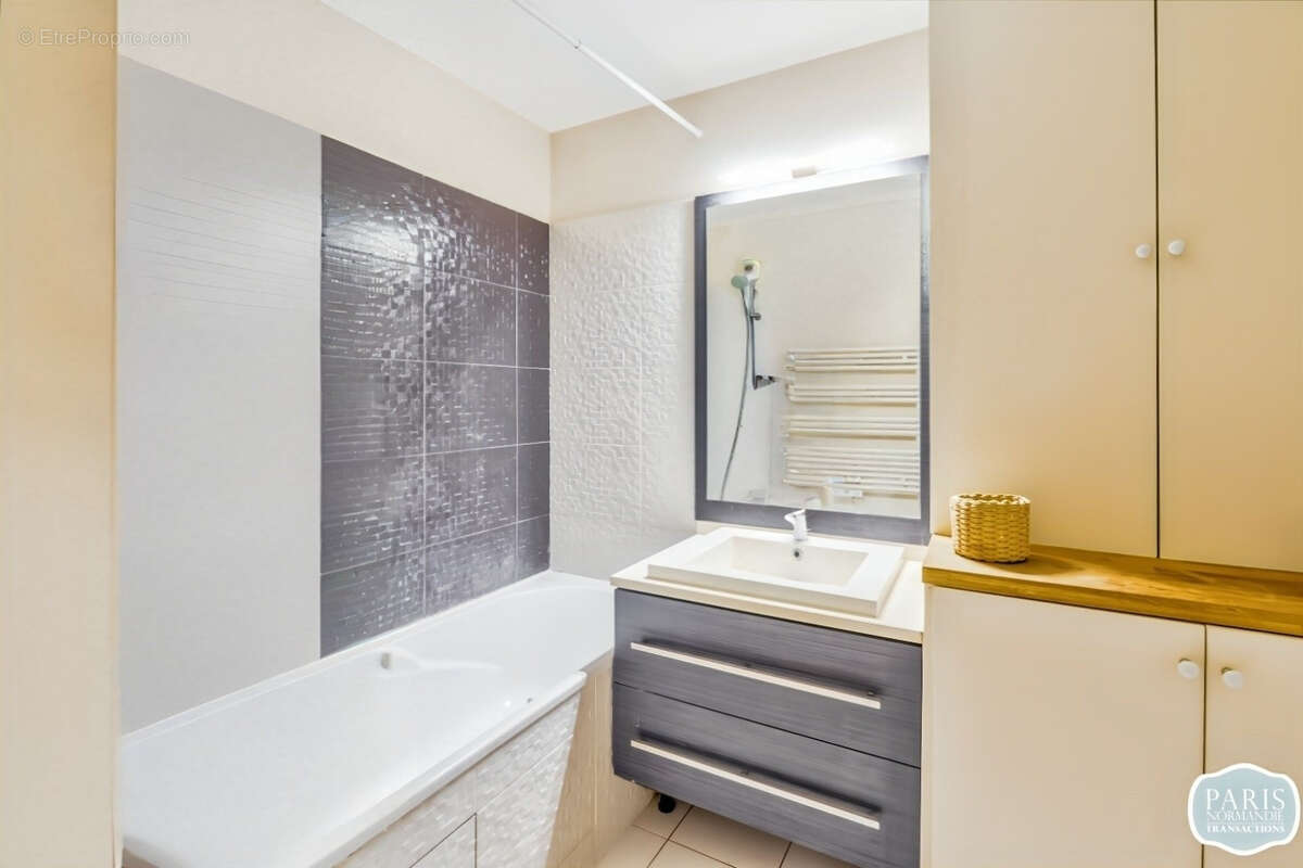 Appartement à LA GARENNE-COLOMBES