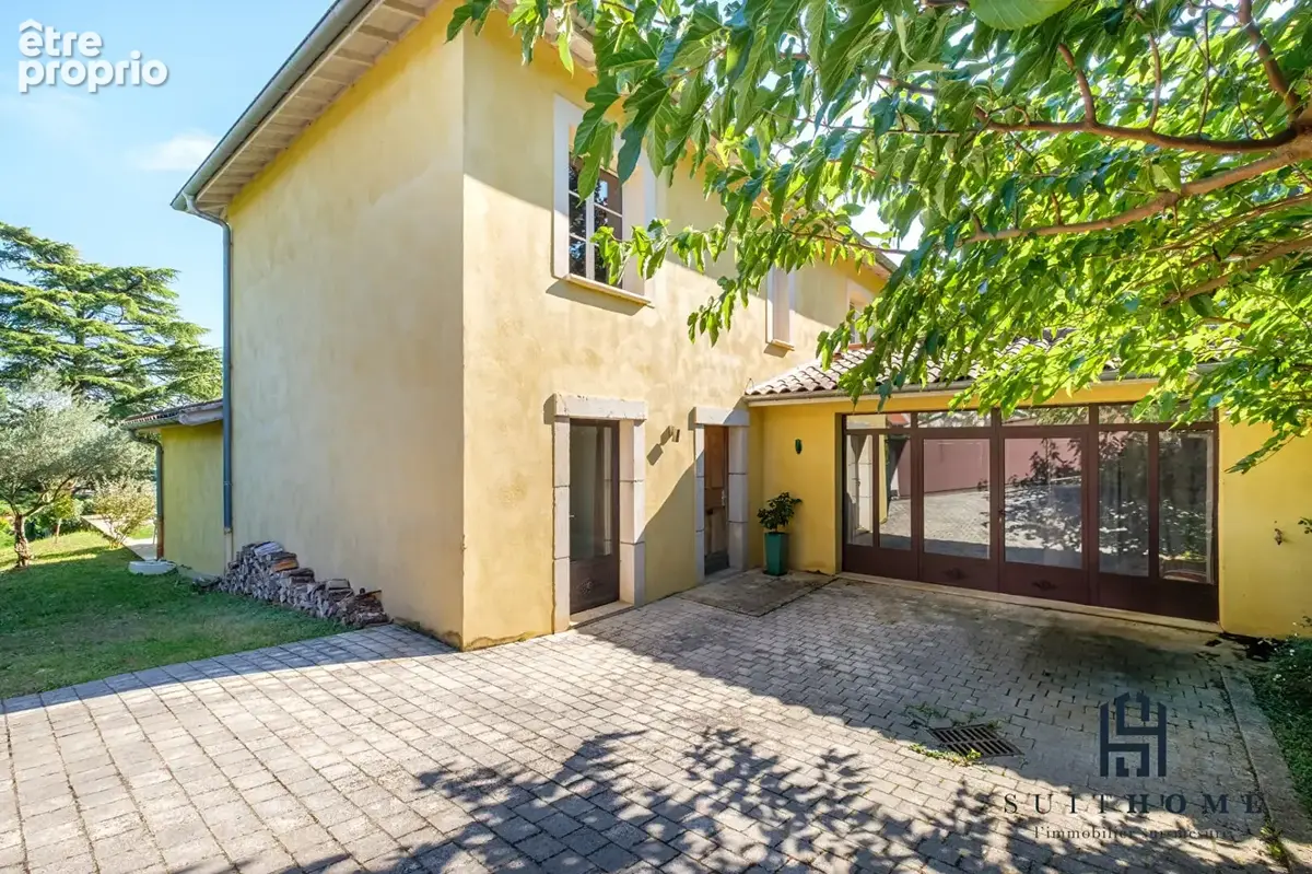 A vendre maison 175 m²  à Saint Romain Au Mont D Or, piscine et terrain clos et arboré - photo 7