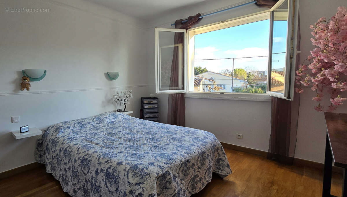 Maison à L'ISLE-SUR-LA-SORGUE