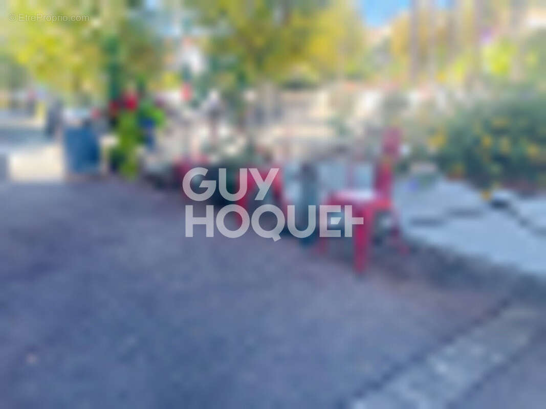 Commerce à VALLAURIS