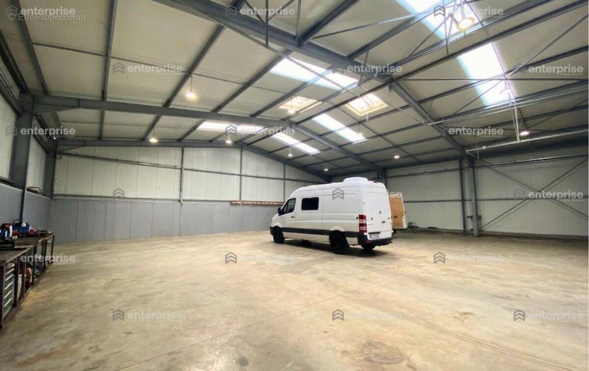 Commerce 720 m² à Noyon  - photo 5