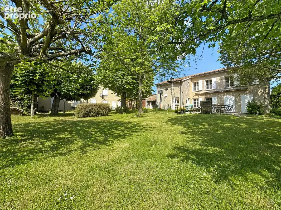 Chaponost   Propriété avec deux habitations sur 5 000 m2 de terrain - photo 2