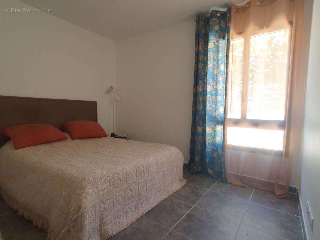 Duplex T3 63 m² à Aix (Les Granettes) avec terrasse, jardin et parking privatif - photo 8