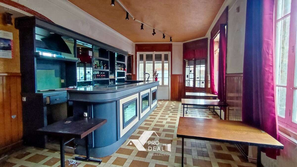 Appartement 568 m² à Haute-Rivoire  - photo 3