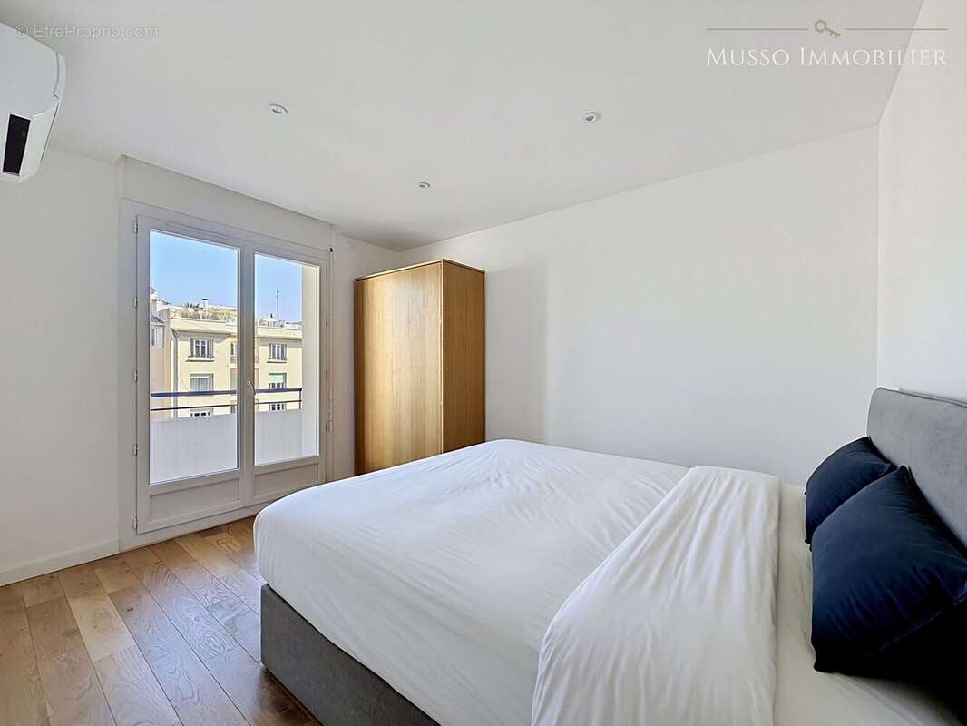 Appartement 82 m² à Marseille-8e  - photo 8