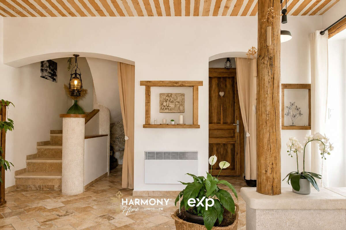 Maison 107 m² à Villelaure  - photo 2