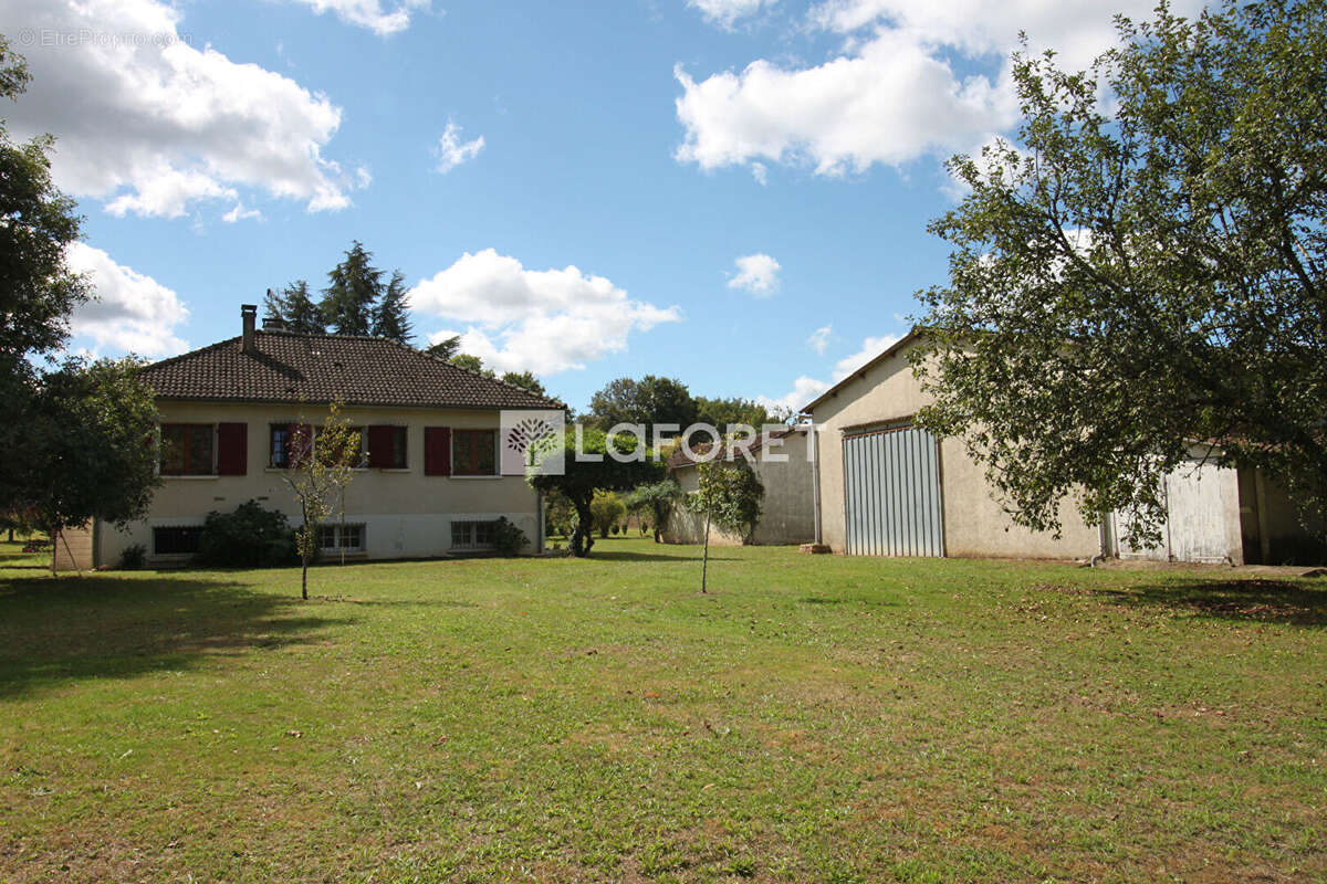 Maison à CONDAT-SUR-TRINCOU