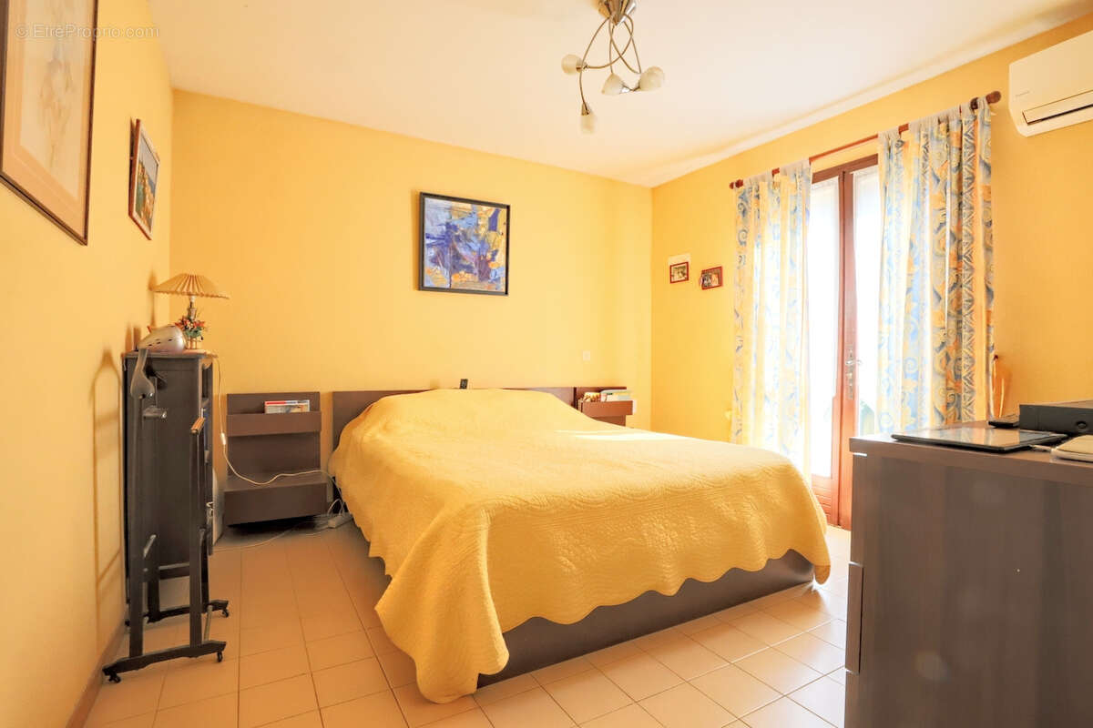 Maison à SOLLIES-TOUCAS