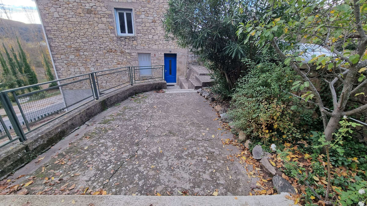 Appartement à LAMALOU-LES-BAINS