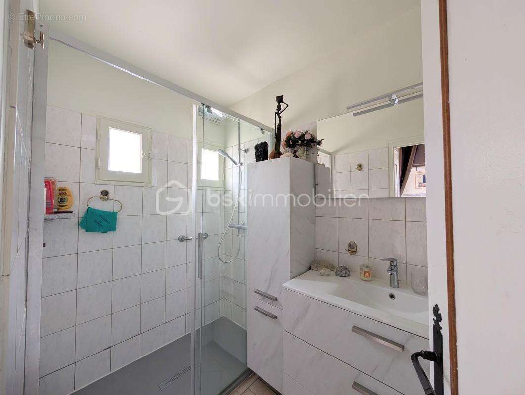 Demeure familiale de 171 m², dépendances et chapelle sur un parc de 5100 m² - photo 10