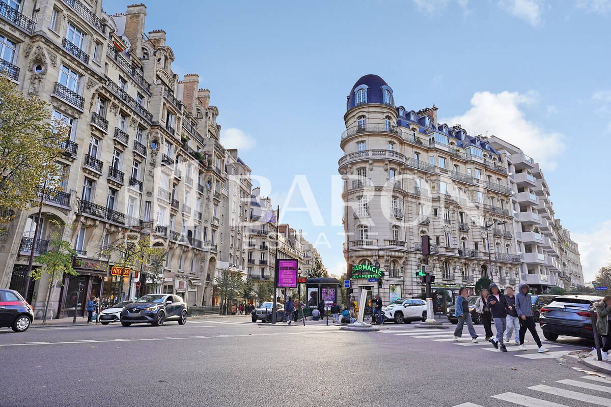 Appartement à PARIS-16E