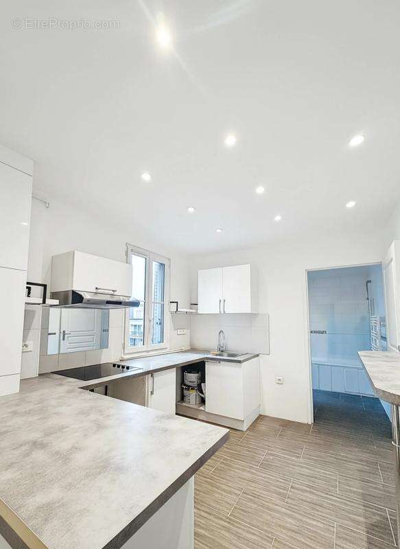Appartement à CHARENTON-LE-PONT