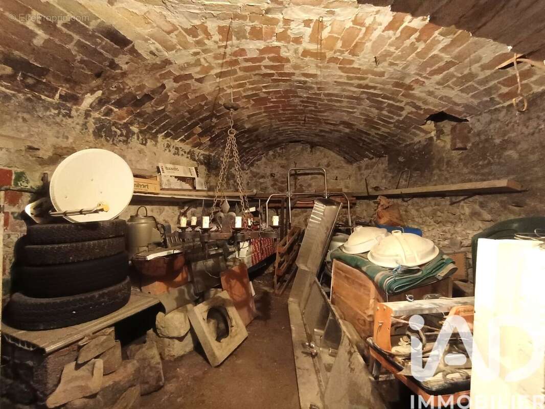 Maison 175 m² à Puy-Saint-Martin  - photo 8
