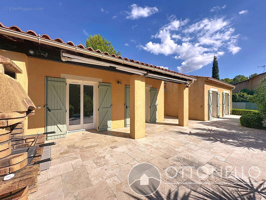 Maison à ROQUEBRUNE-SUR-ARGENS