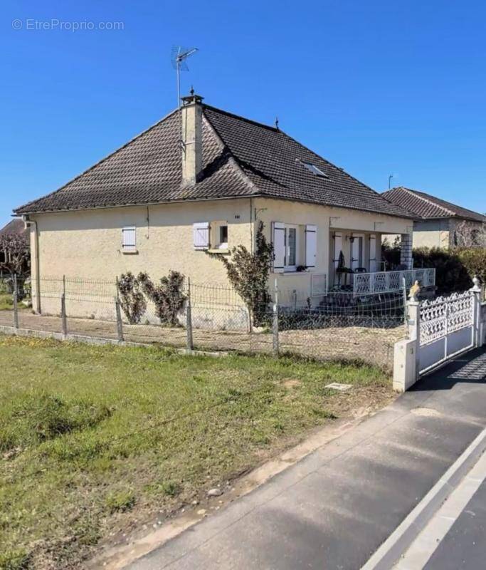 Maison à BIARS-SUR-CERE