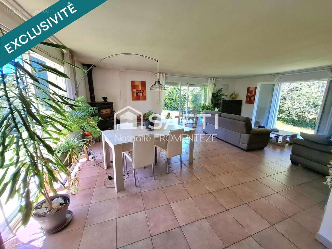 Maison 108 m² à Le Montat  - photo 3