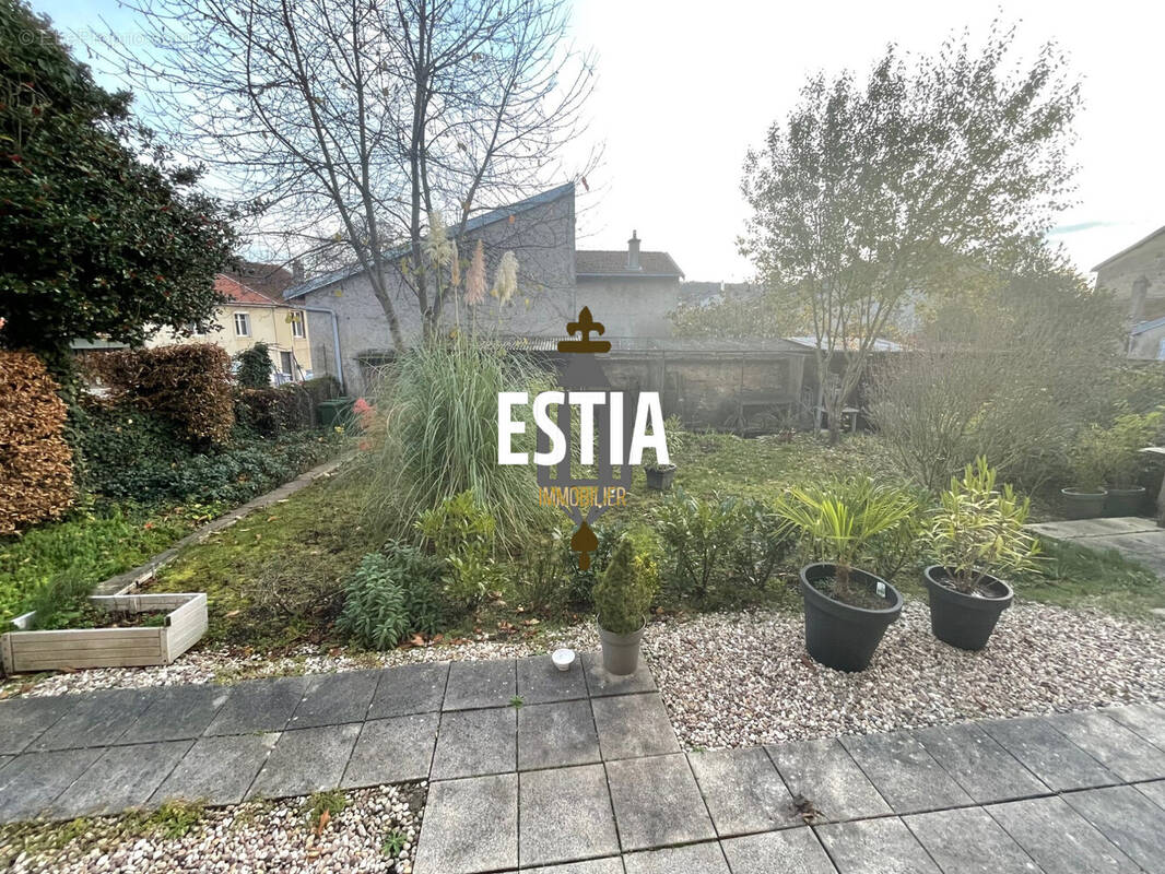 Appartement à LAY-SAINT-CHRISTOPHE