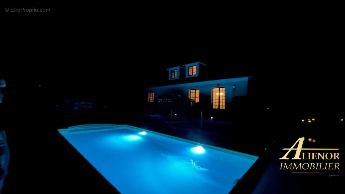 Maison à SAINT-PARDOUX-LA-RIVIERE