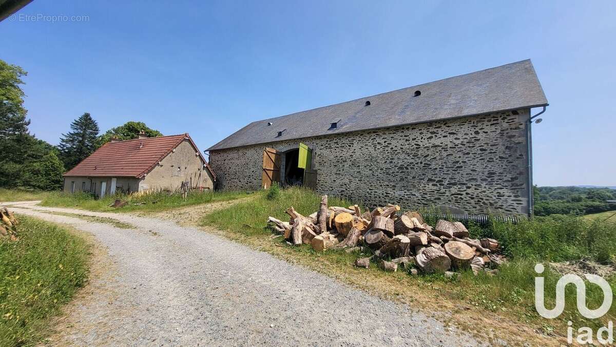 Maison 139 m² à Malleret-Boussac  - photo 2
