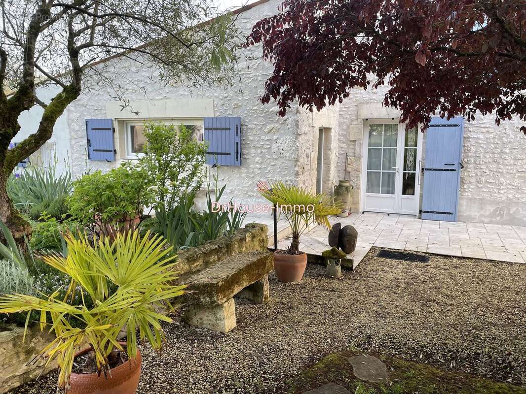 Maison à CORME-ECLUSE