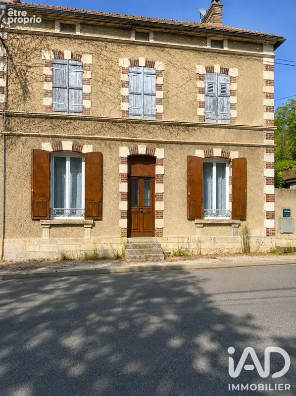 Photo 1 - Maison à LAROCHE-SAINT-CYDROINE