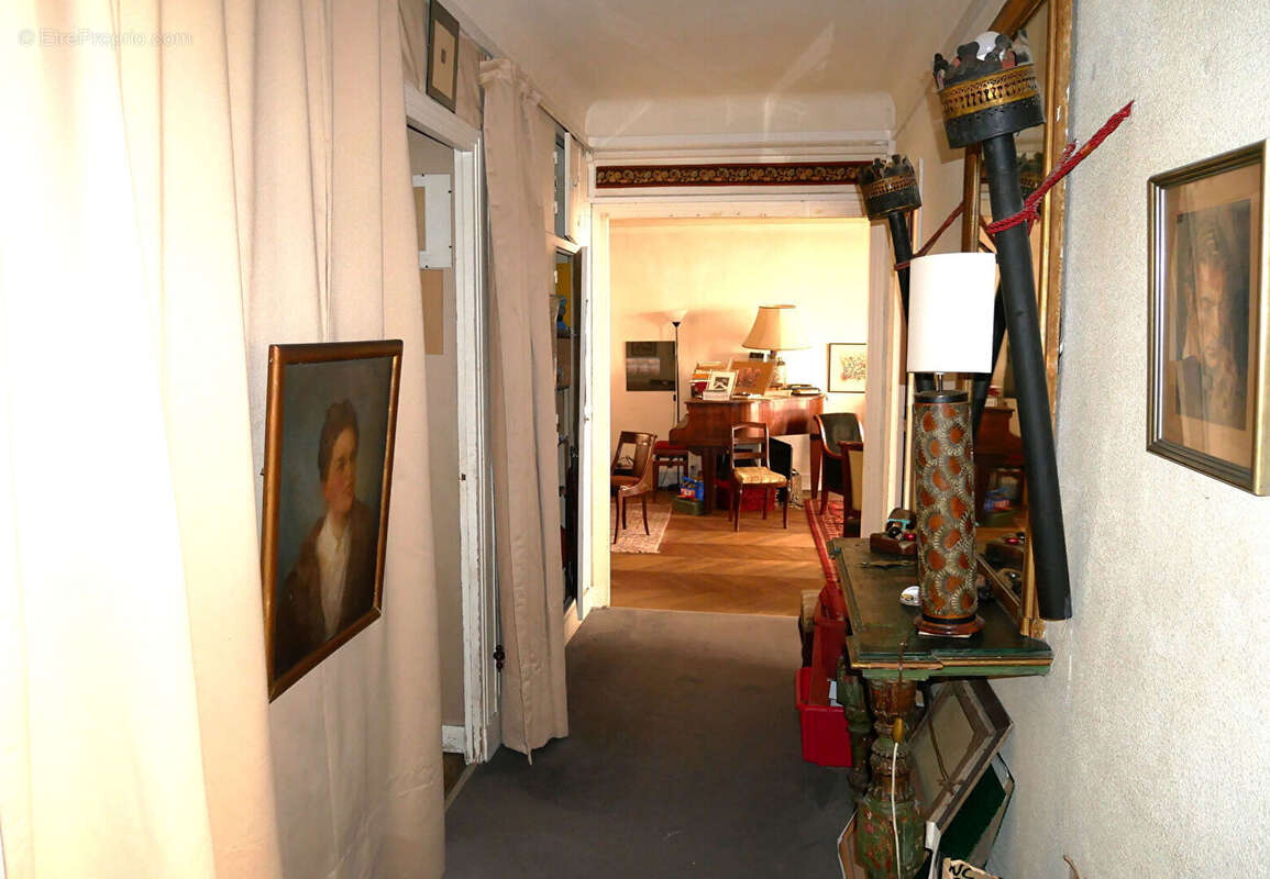 Appartement à PARIS-16E