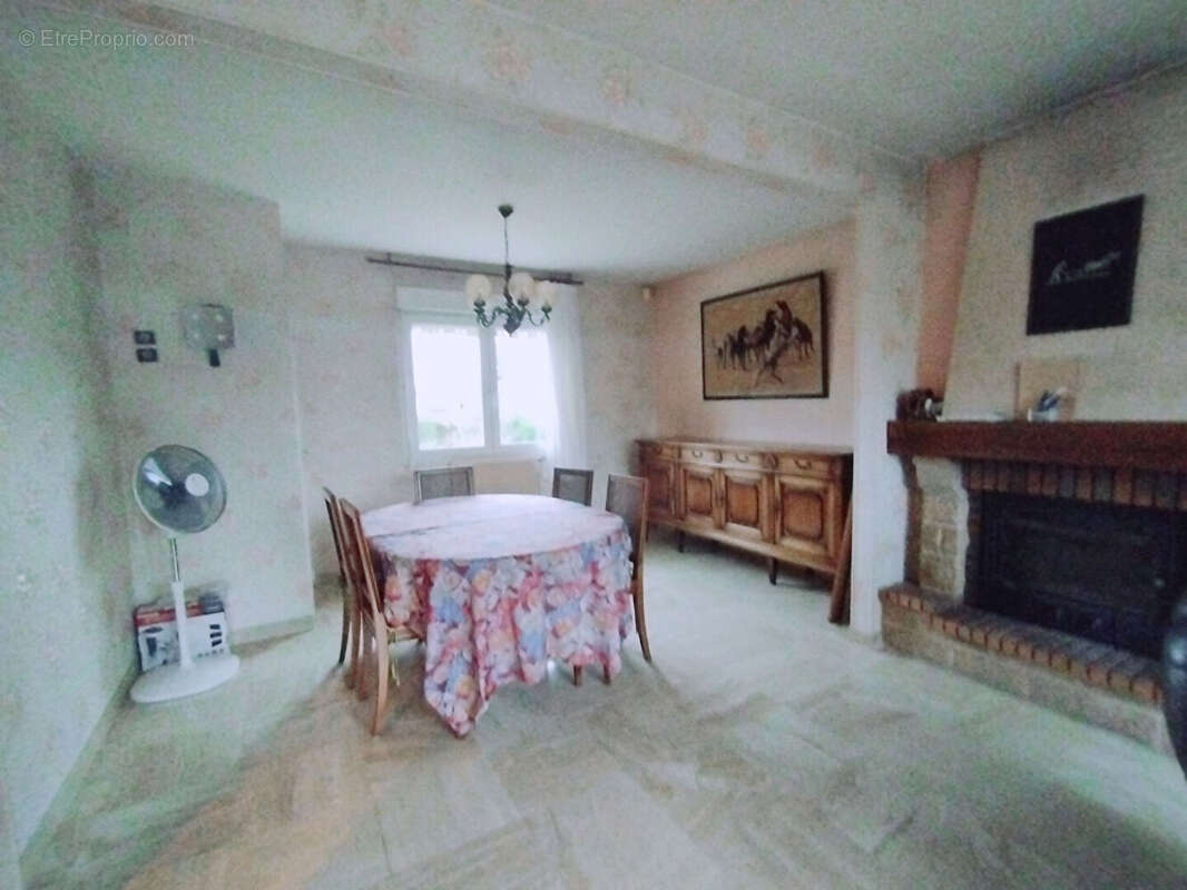 Maison à PEZOU