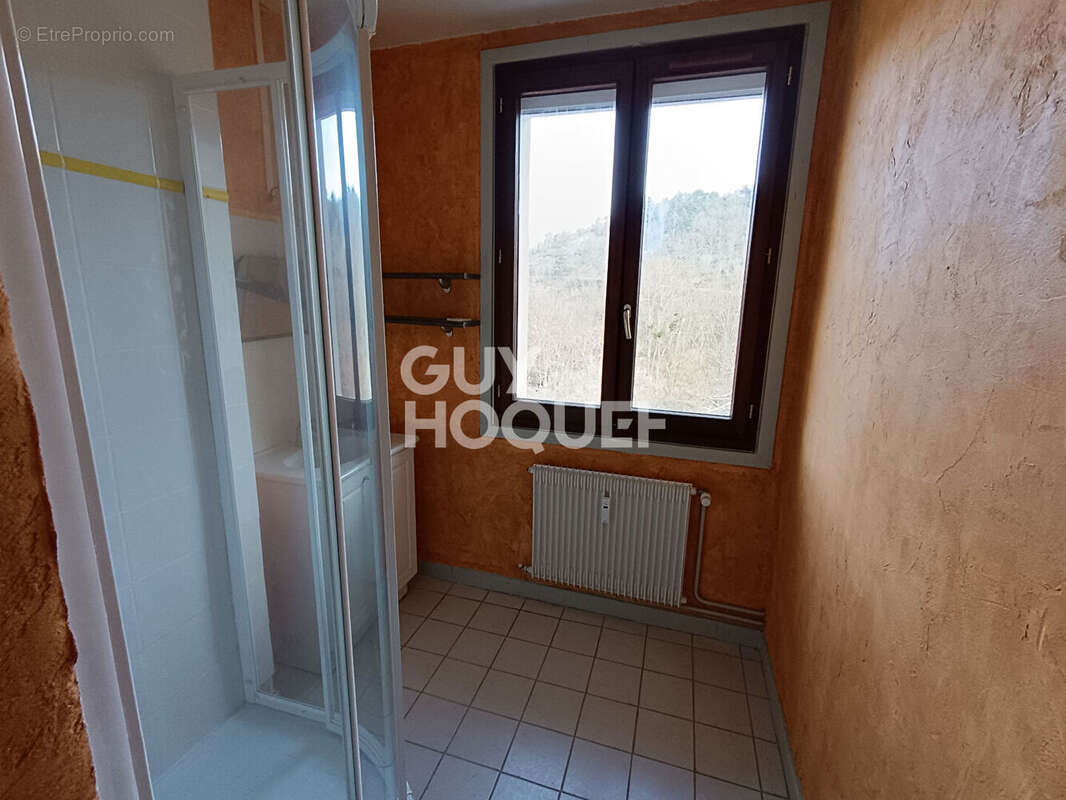 Appartement à SAIL-SOUS-COUZAN