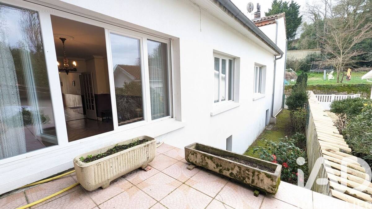 Photo 1 - Maison à MONTENDRE