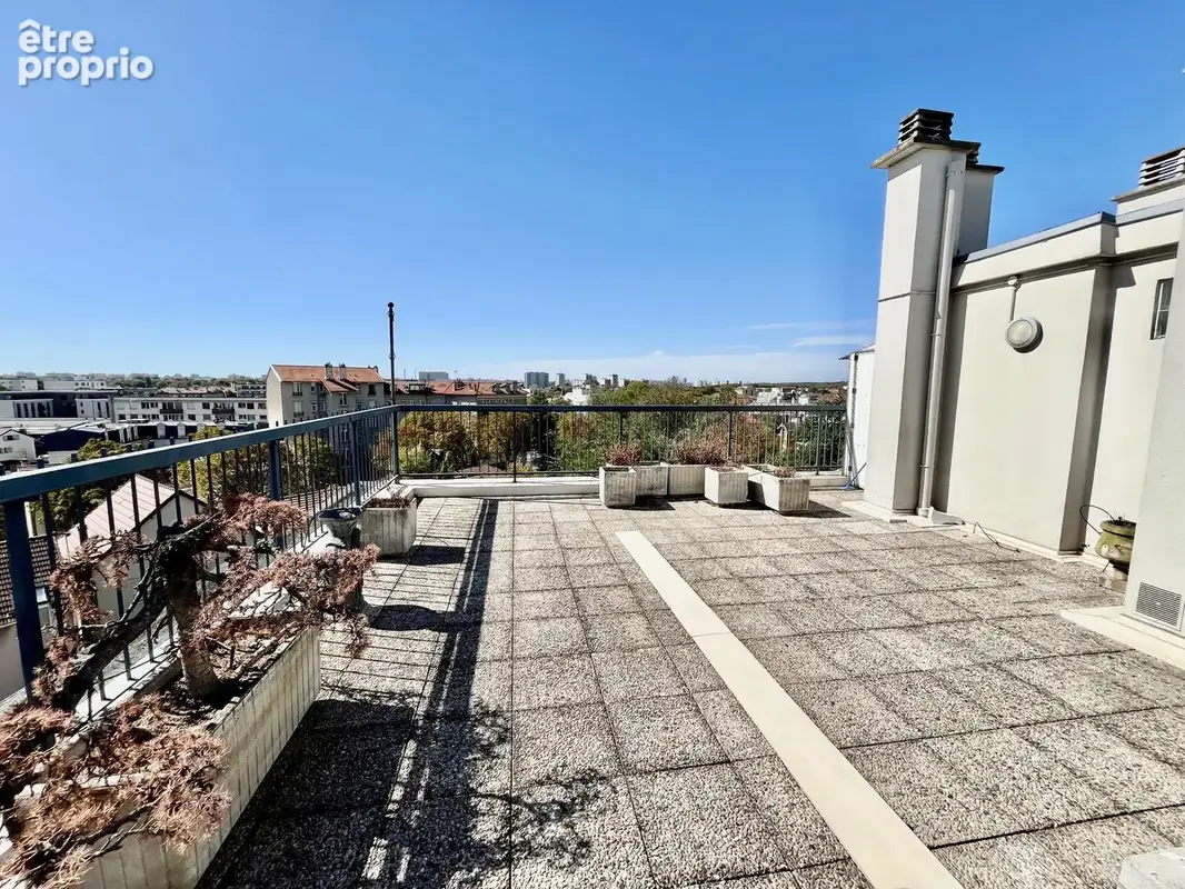 Dernier étage   grande terrasse   vue dégagée - photo 2