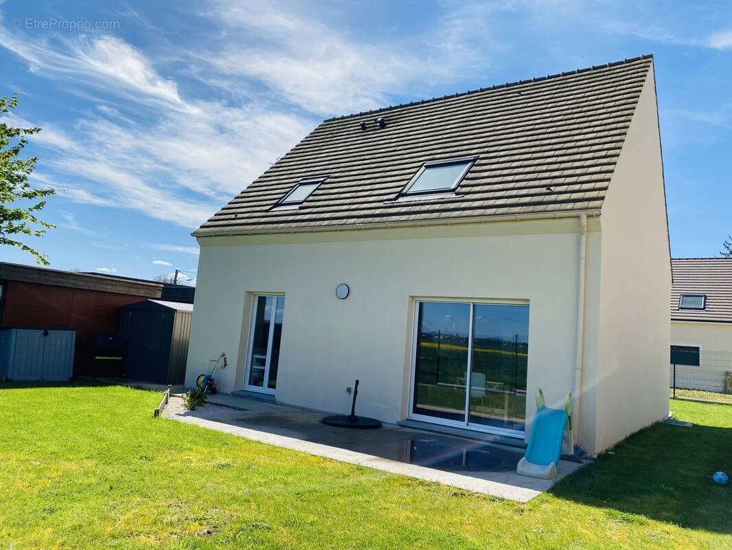 Maison à LA QUEUE-LES-YVELINES