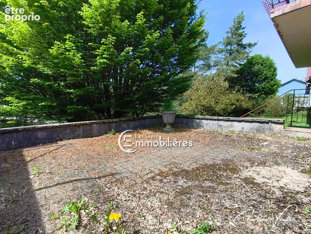 Maison familiale avec grand terrain arboré et potentiel de rénovation - photo 13