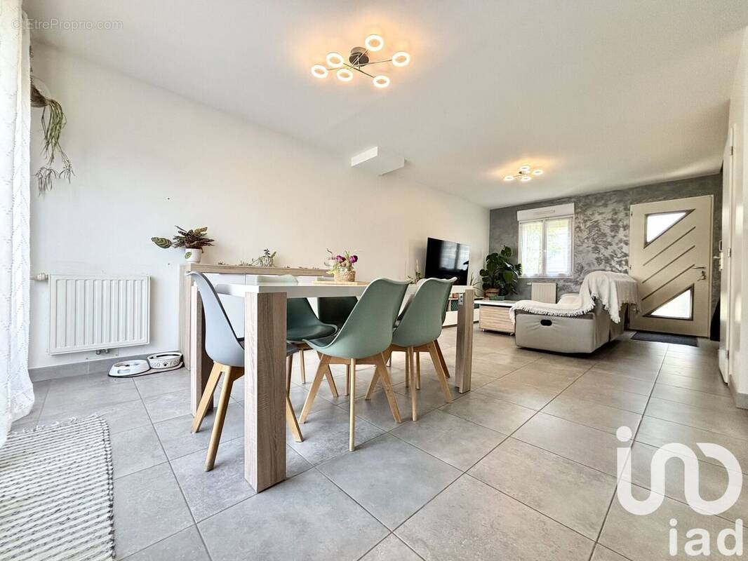 Photo 1 - Maison à GUIGNES