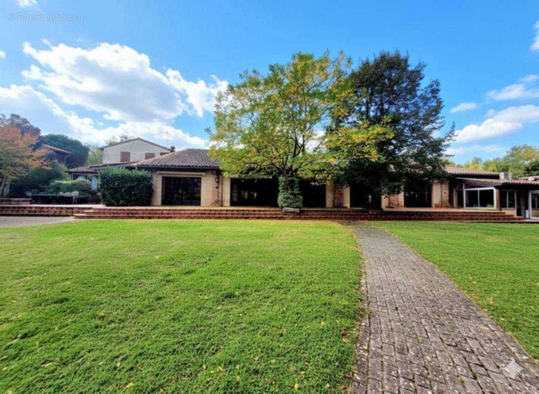 Maison à MONTAIGUT-SUR-SAVE