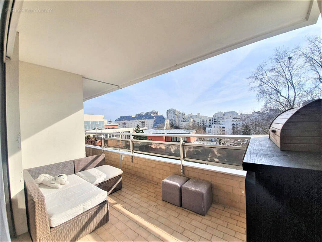 Appartement à COURBEVOIE