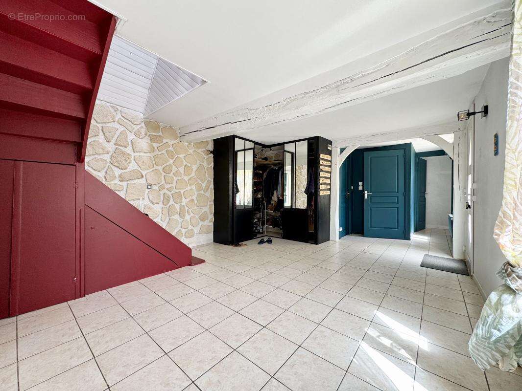 Maison 279 m² à Jouy-Sous-Thelle  - photo 15
