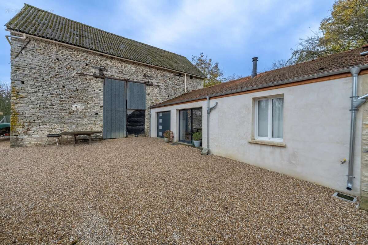 Maison 88 m² à Cravent  - photo 18