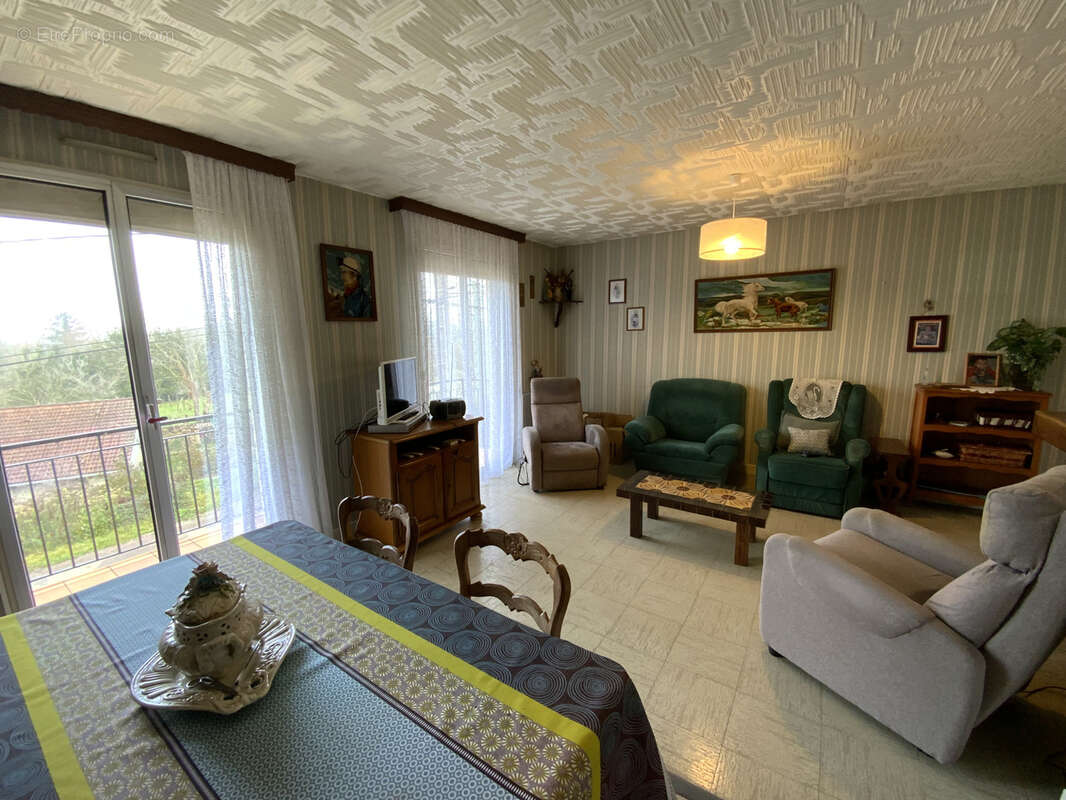 Maison à VILLERSEXEL