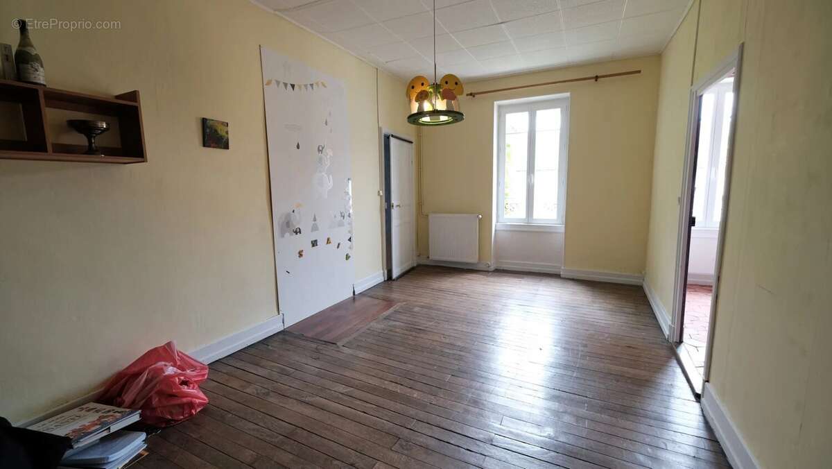 Maison à OUROUX-EN-MORVAN