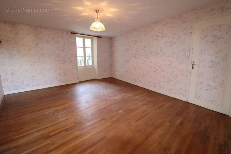 Maison à MAGNAC-LAVAL