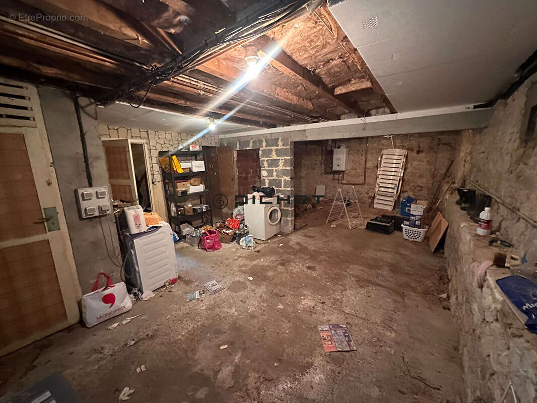 Maison à NOTRE-DAME-DE-SANILHAC