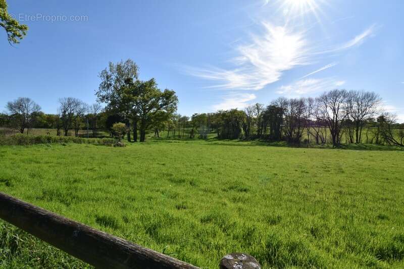 Maison à SAINT-LEGER-MAGNAZEIX