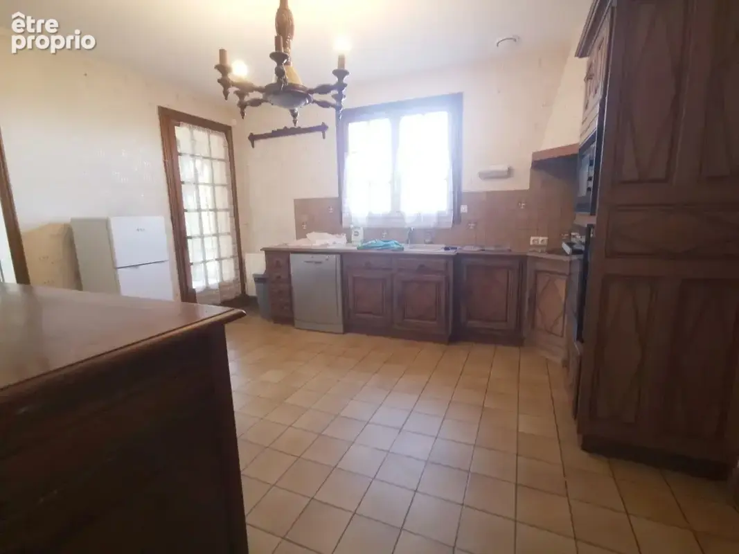 À Vendre : Maison Familiale avec Grand Terrain Attenant - photo 6