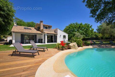 Maison à ROQUEFORT-LES-PINS