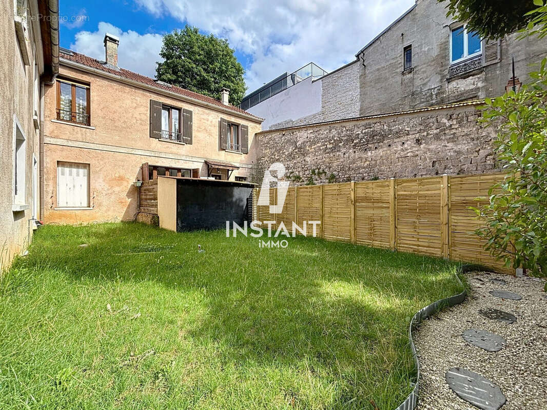 Appartement à CHARENTON-LE-PONT